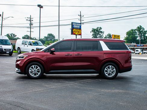 Used 2023 Kia Carnival LX image 6