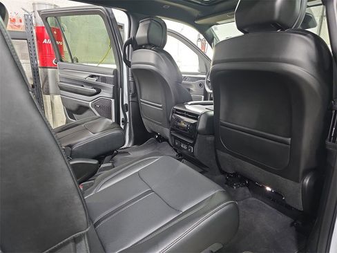 Used 2024 Jeep Wagoneer Series II image 11