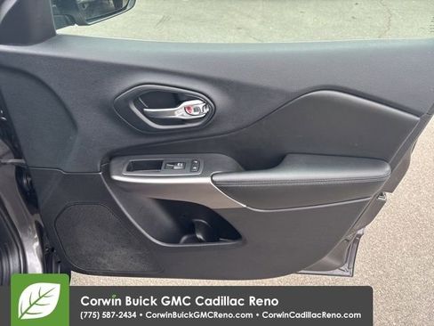 Used 2019 Jeep Cherokee Latitude Plus w/ Comfort/Convenience Group image 25