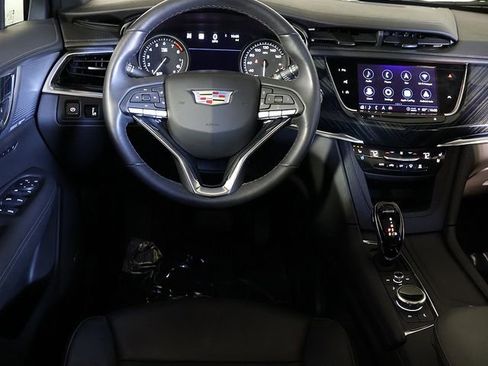 Used 2024 Cadillac XT6 Premium Luxury w/ Technology Package AWD/4WD image 3