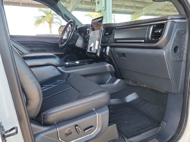 Used 2024 Ford Expedition Max Platinum AWD/4WD image 23