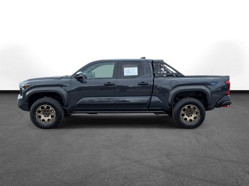 Used 2025 Toyota Tacoma Trailhunter image 9