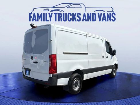 Used 2022 Mercedes-Benz Sprinter 1500 image 5