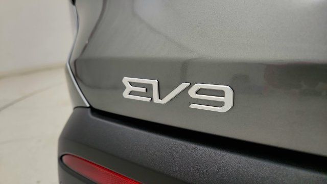 Used 2024 Kia EV9 Light Long Range RWD image 31