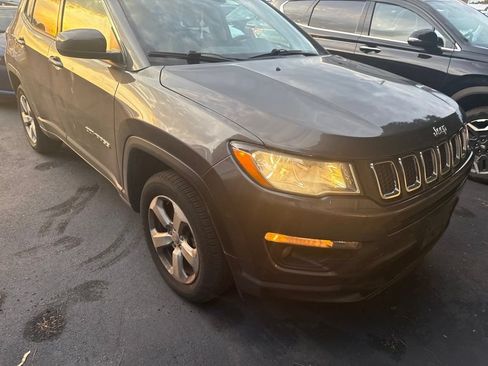 Used 2020 Jeep Compass Latitude w/ Cold Weather Group AWD/4WD image 8
