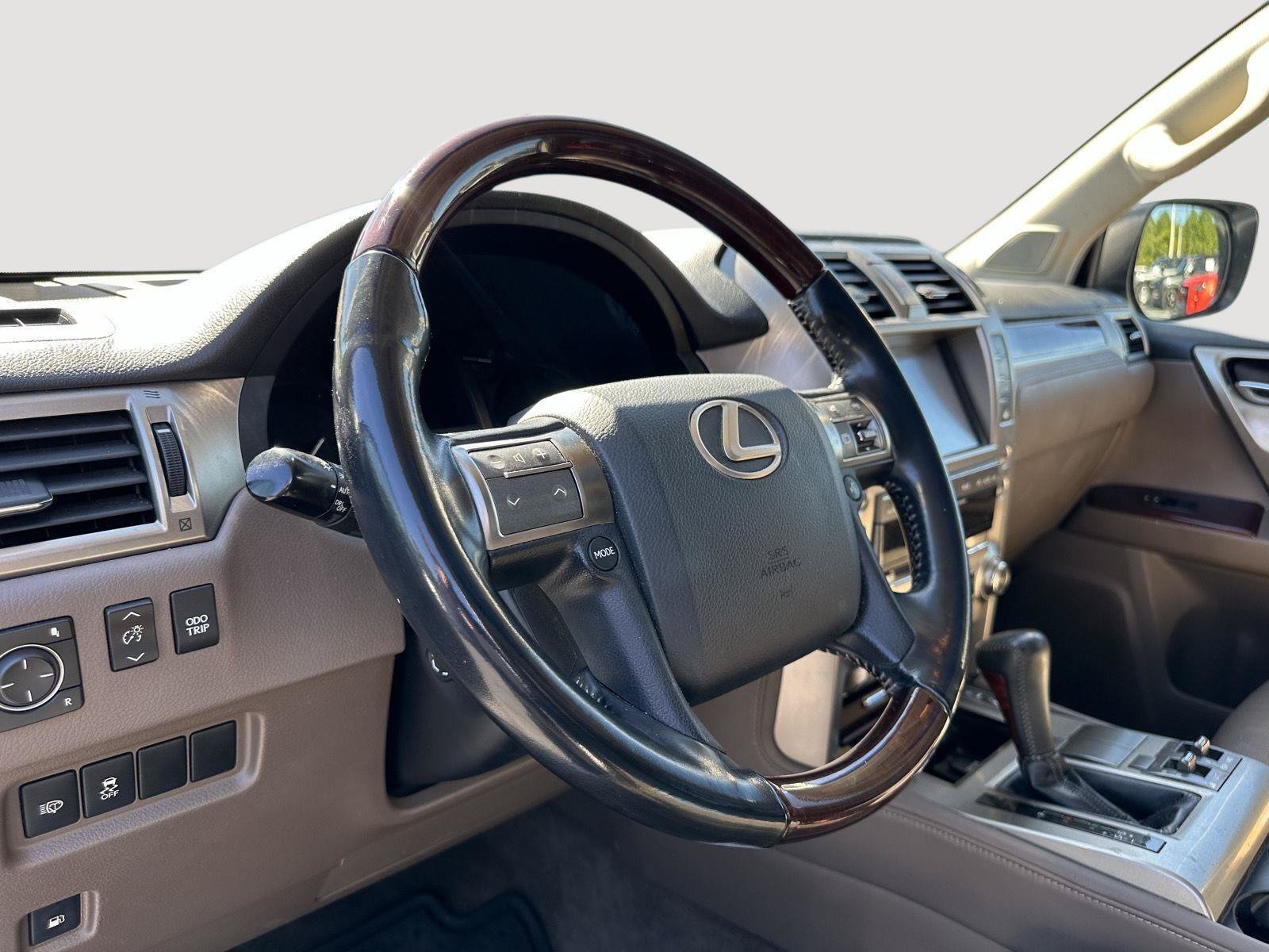 Used 2015 Lexus GX 460 w/ Premium Package AWD/4WD image 11