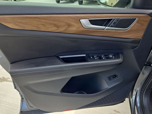 Used 2025 Volkswagen Atlas SE image 14