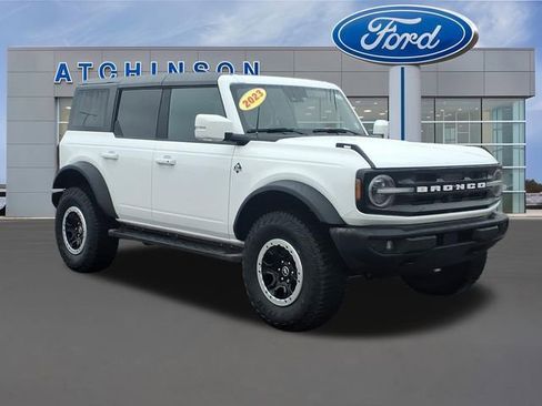 Used 2023 Ford Bronco Outer Banks w/ Sasquatch Package image 3