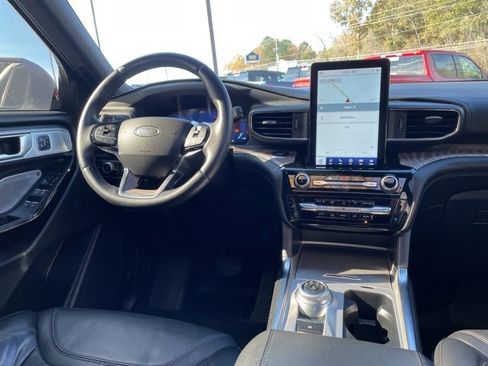 Used 2022 Ford Explorer Platinum w/ Equipment Group 601A image 24