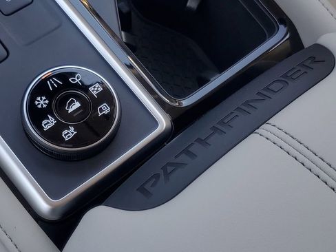 New 2025 Nissan Pathfinder SL image 26