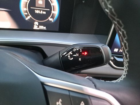 New 2025 Volkswagen Tiguan SE image 24