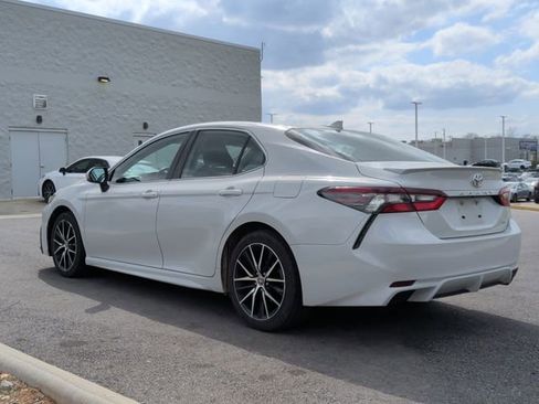 Used 2023 Toyota Camry SE image 2
