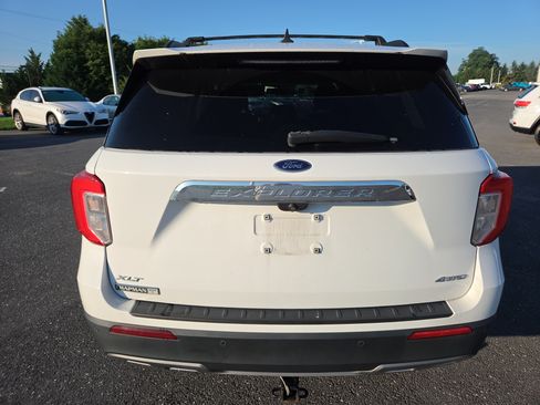 Used 2021 Ford Explorer XLT w/ Equipment Group 202A AWD/4WD image 15