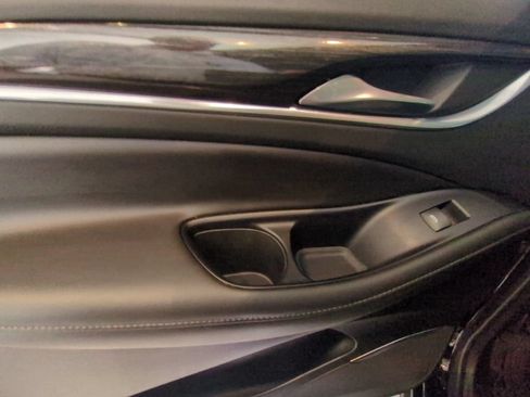 Used 2020 Buick Enclave Avenir w/ Avenir Technology Package FWD image 20