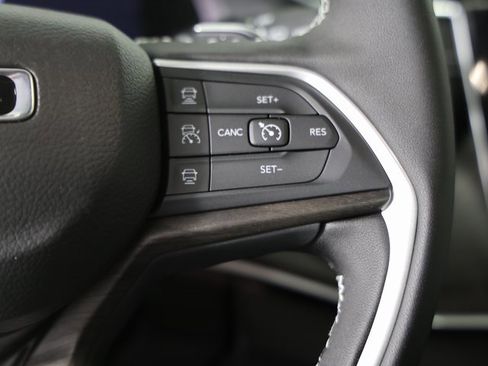 New 2025 Jeep Grand Cherokee Limited w/ Black Appearance Package image 16