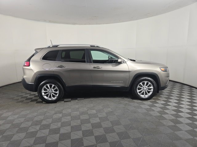 Used 2019 Jeep Cherokee Latitude w/ Popular Appearance Group AWD/4WD image 3