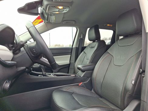 Certified 2022 Jeep Compass Limited image 13