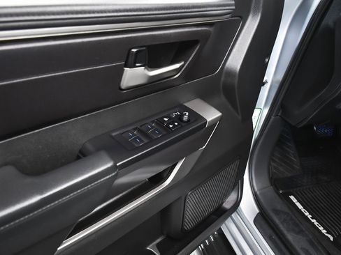 Used 2024 Toyota Sequoia Platinum image 10