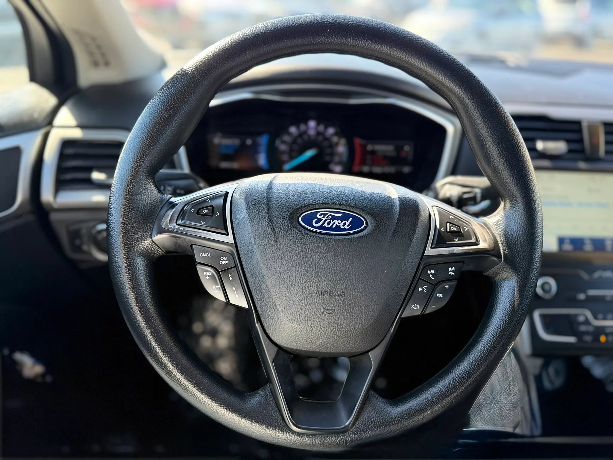 Used 2020 Ford Fusion SE FWD image 18
