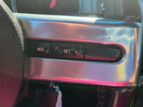 Used 2005 Ford Mustang Coupe RWD image 15