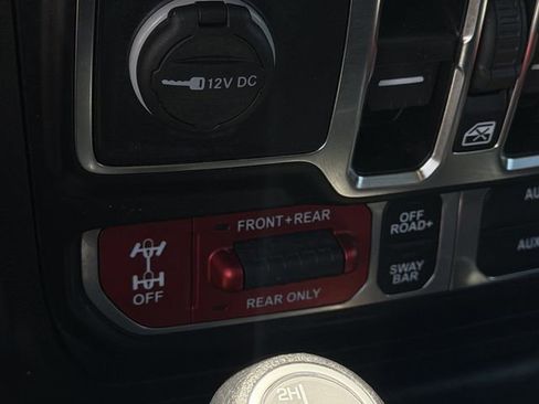 Used 2022 Jeep Gladiator Rubicon w/ Cold Weather Group AWD/4WD image 18