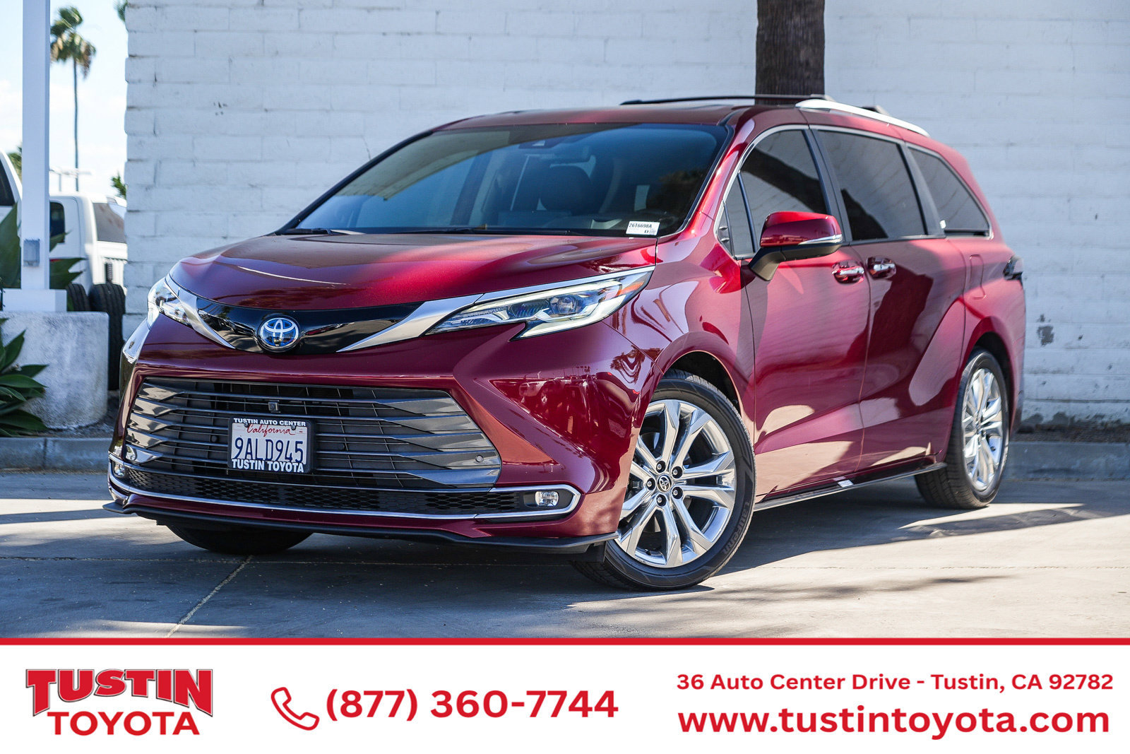 Certified 2022 Toyota Sienna Platinum w/ Outdoor Package (TMS) FWD image 1