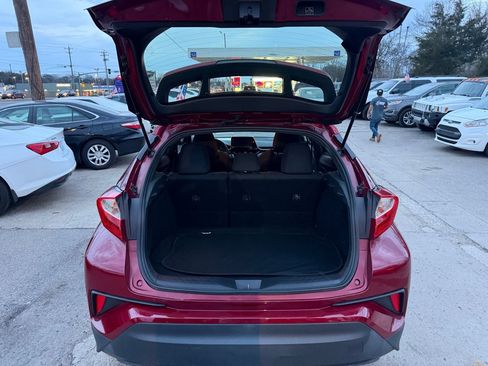 Used 2019 Toyota C-HR XLE FWD image 7