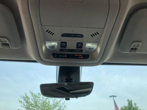 Used 2023 GMC Acadia Denali w/ Denali Ultimate Package AWD/4WD image 33