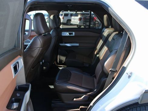 Used 2021 Ford Explorer King Ranch w/ Premium Technology Package image 15