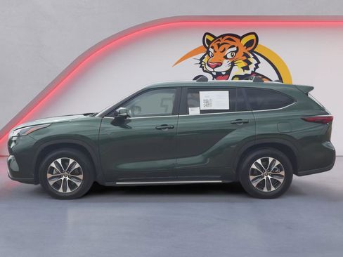 Used 2025 Toyota Highlander XLE image 8