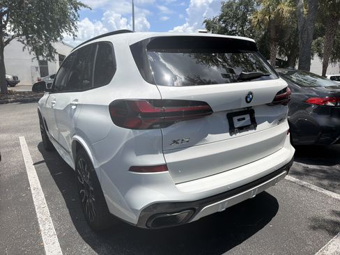Used 2024 BMW X5 xDrive40i w/ M Sport Package AWD/4WD image 3