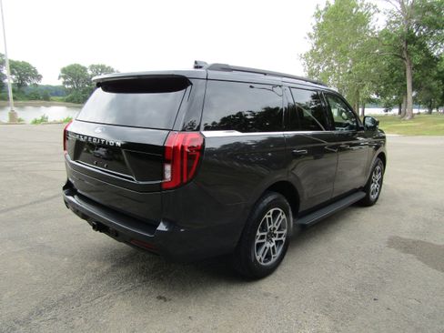 Used 2025 Ford Expedition Active AWD/4WD image 4