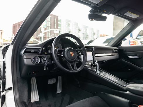 Certified 2019 Porsche 911 GT3 RS RWD image 4