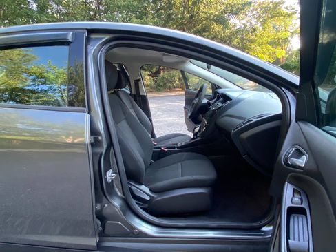 Used 2017 Ford Focus SE FWD image 46