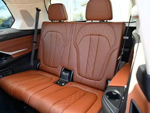 Used 2024 BMW ALPINA XB7 image 41