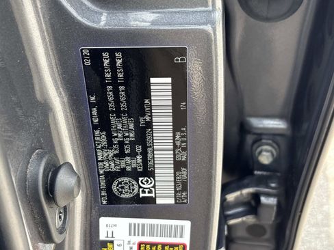 Used 2020 Toyota Highlander XLE AWD/4WD image 35