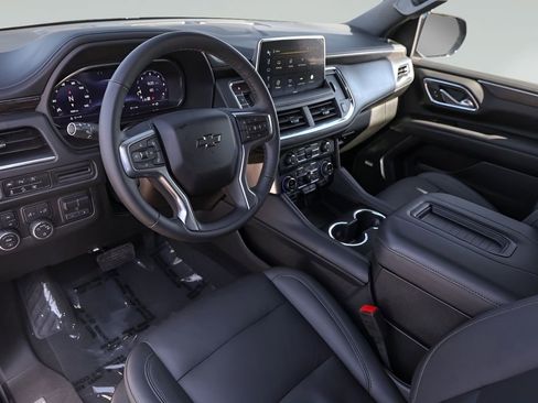 Used 2024 Chevrolet Suburban Z71 w/ Z71 Off-Road Package image 12