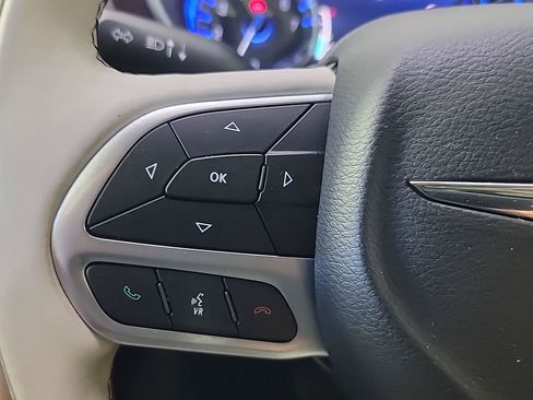 Used 2019 Chrysler Pacifica Limited FWD image 28