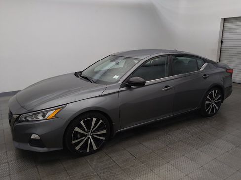 Used 2022 Nissan Altima 2.5 SR FWD image 2