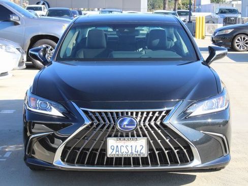 Certified 2022 Lexus ES 300h w/ Premium Package image 2