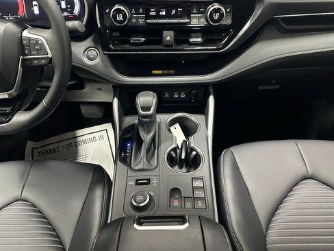 Used 2025 Toyota Highlander XSE image 40