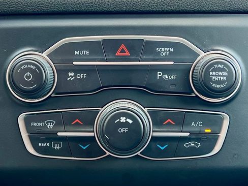 Used 2023 Dodge Charger SXT image 28