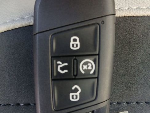 New 2026 Volkswagen Taos SE image 28