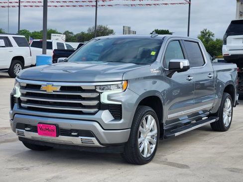 Used 2024 Chevrolet Silverado 1500 High Country w/ High Country Premium Package AWD/4WD image 3