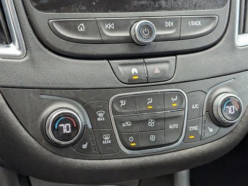 Used 2021 Chevrolet Malibu LT image 20