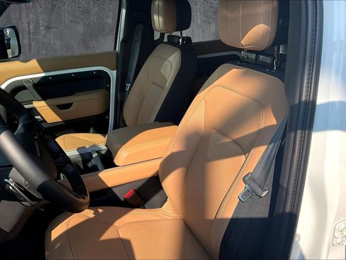 Used 2025 Land Rover Defender 110 V8 AWD/4WD image 19