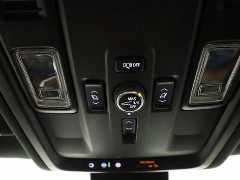 Used 2025 Chevrolet Suburban High Country image 19