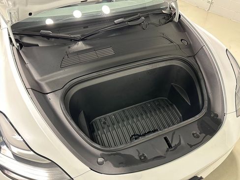 Used 2021 Tesla Model Y Long Range image 3