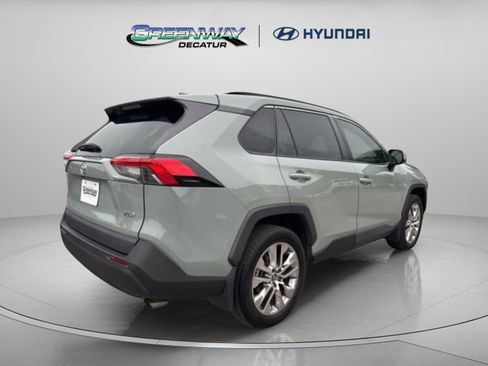 Used 2021 Toyota RAV4 XLE Premium FWD image 6