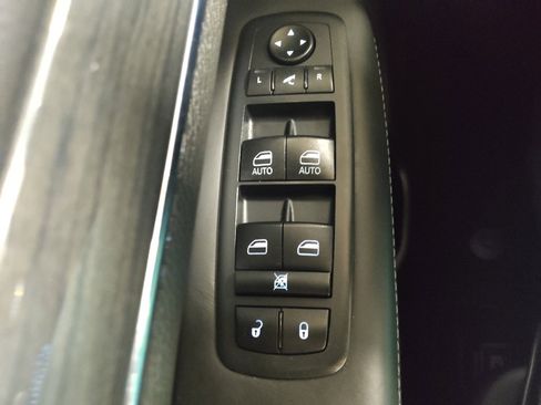 Used 2020 Jeep Grand Cherokee Overland image 27